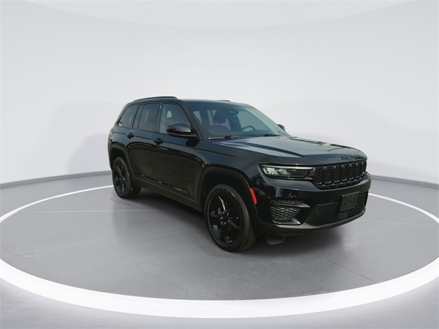 Used 2023 Jeep Grand Cherokee Altitude image 2