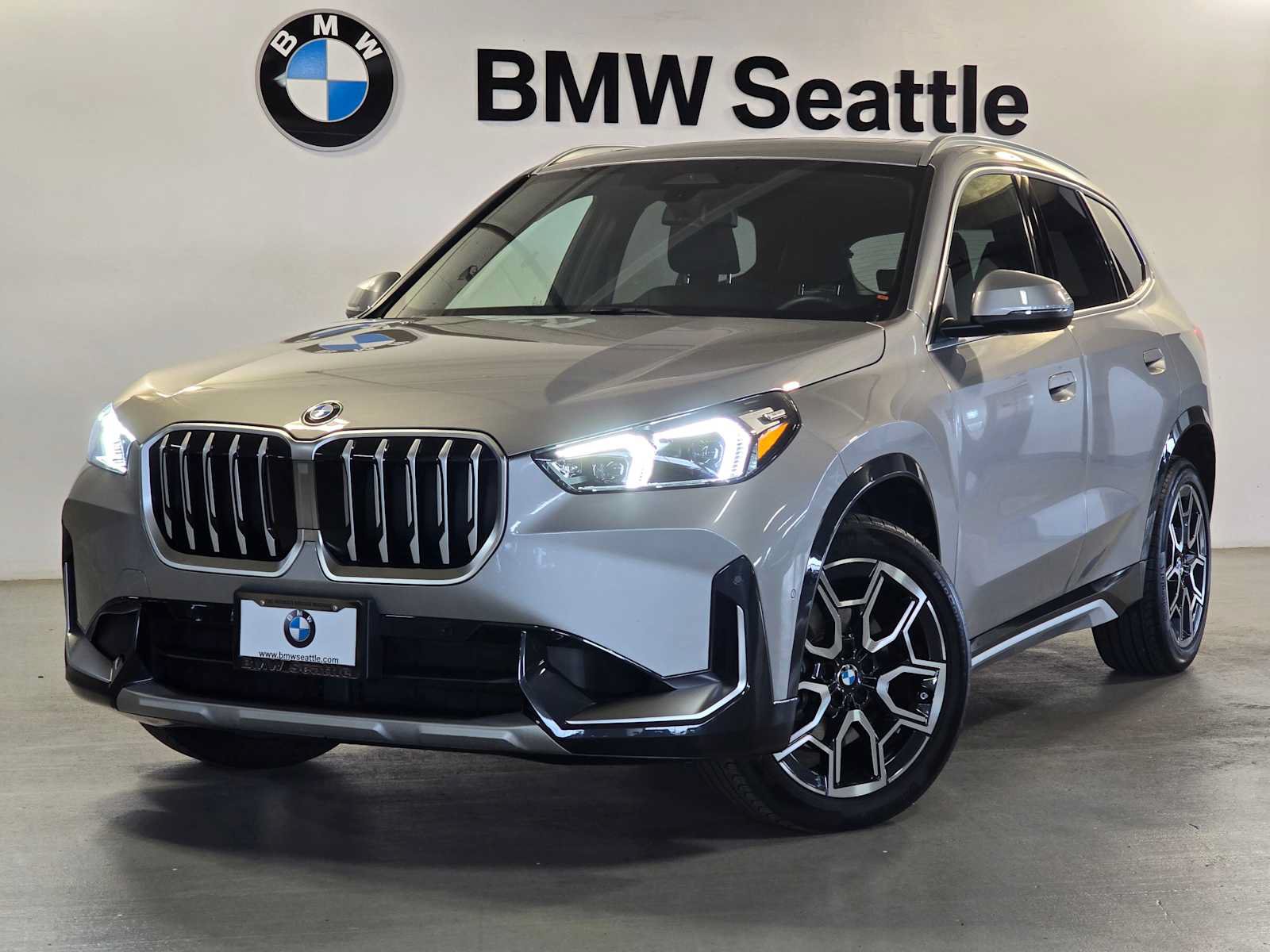 Used 2025 BMW X1 xDrive28i w/ Convenience Package AWD/4WD image 1