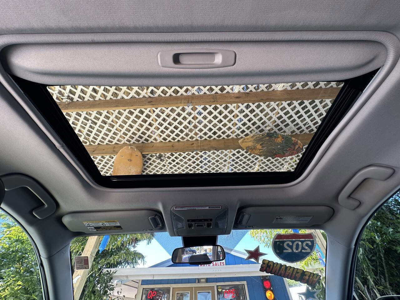 Used 2021 Toyota RAV4 XLE Premium image 16