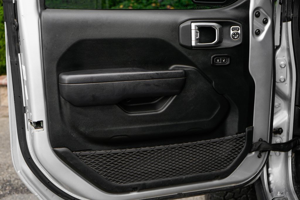 Used 2024 Jeep Gladiator Rubicon w/ Convenience Group image 15