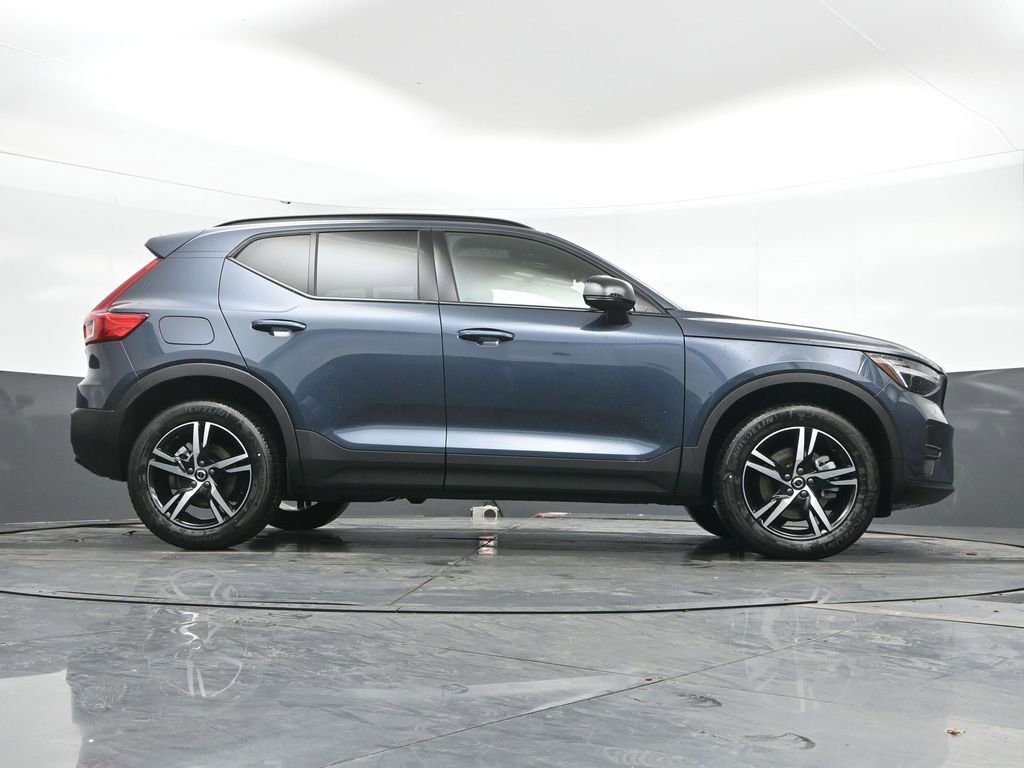 New 2026 Volvo XC40 B5 Core w/ Protection Package Premier image 39