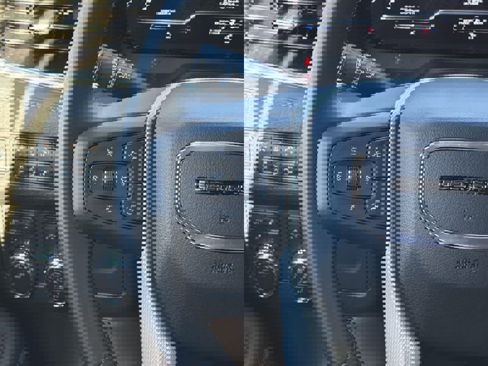 Used 2023 GMC Yukon XL Denali image 13