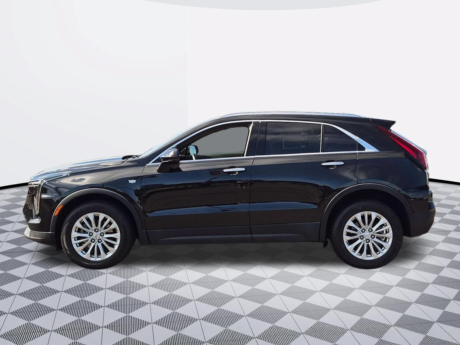 Certified 2024 Cadillac XT4 Luxury w/ Cold Weather Package AWD/4WD image 4
