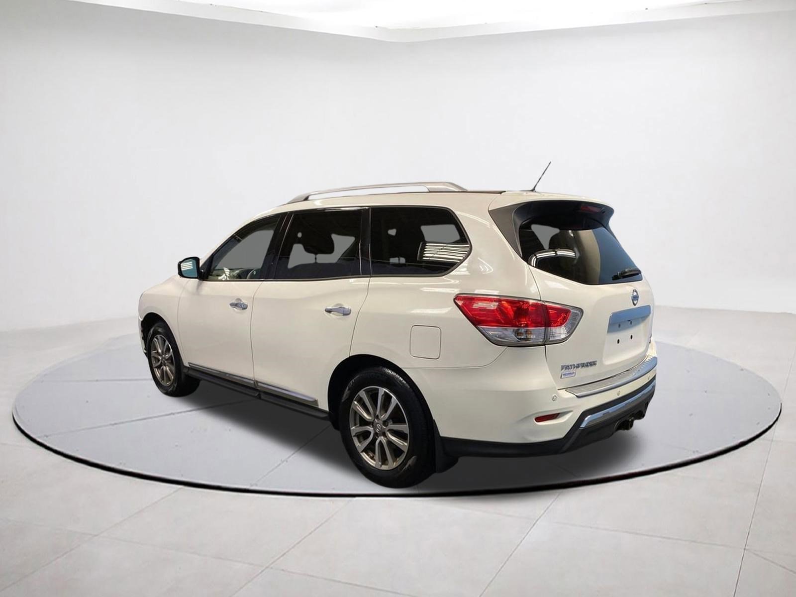 Used 2015 Nissan Pathfinder SL w/ SL Tech Package AWD/4WD image 4