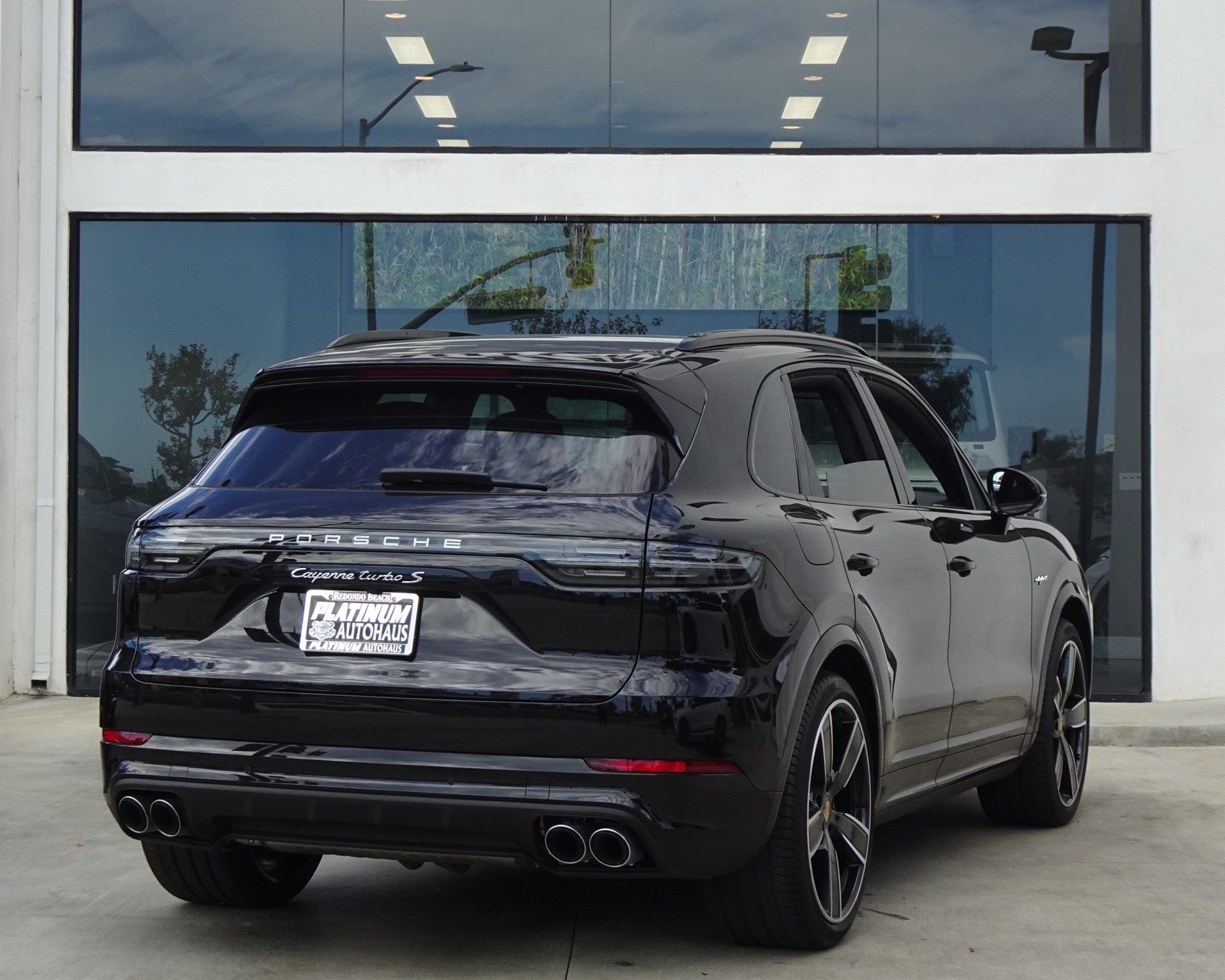 Used 2023 Porsche Cayenne Turbo S AWD/4WD image 8