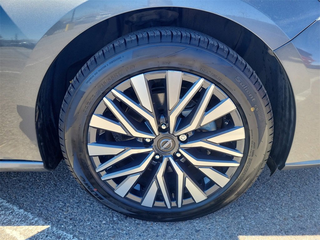 Used 2024 Nissan Altima 2.5 SV image 17