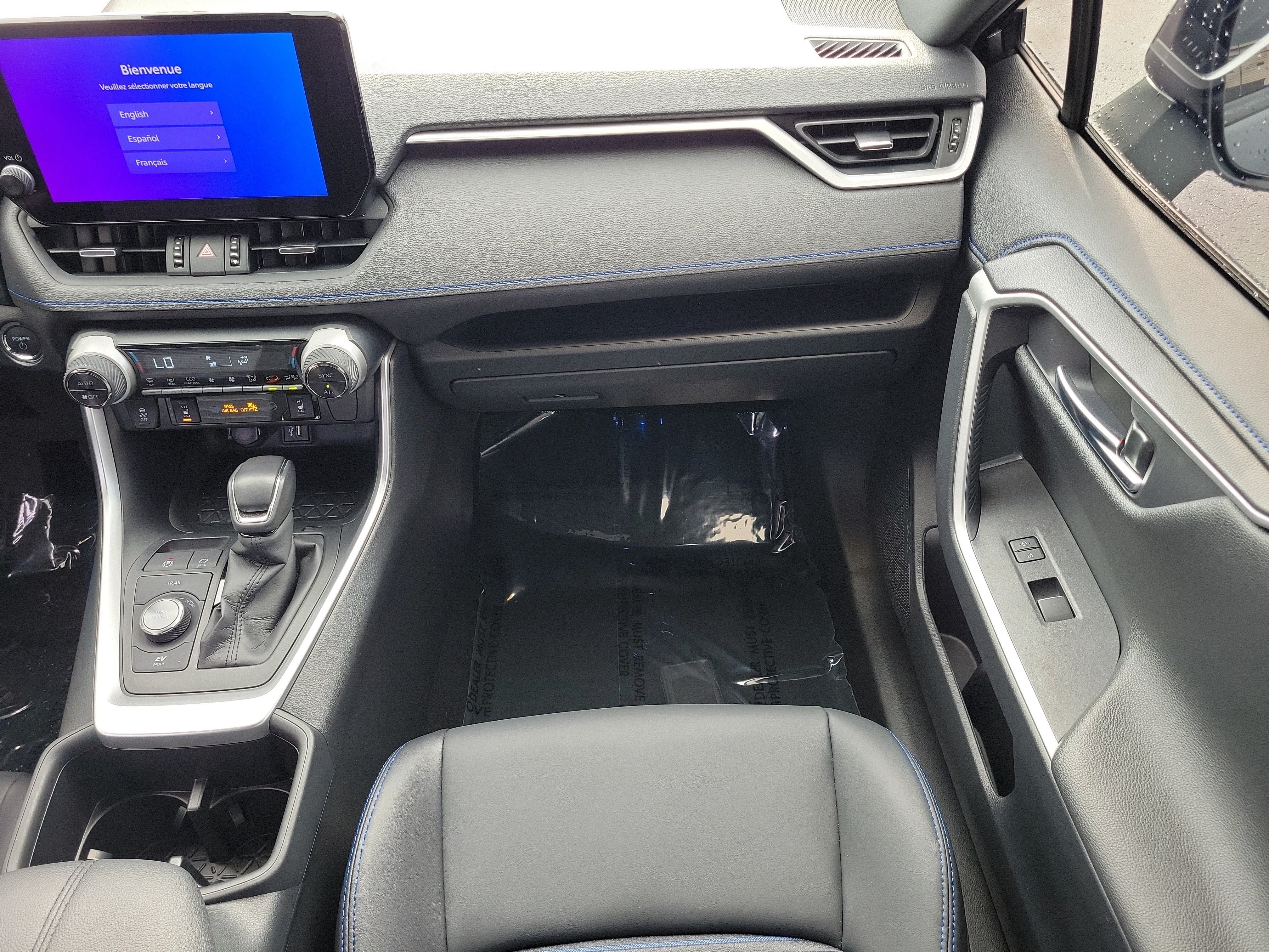 Used 2025 Toyota RAV4 XSE AWD/4WD image 17