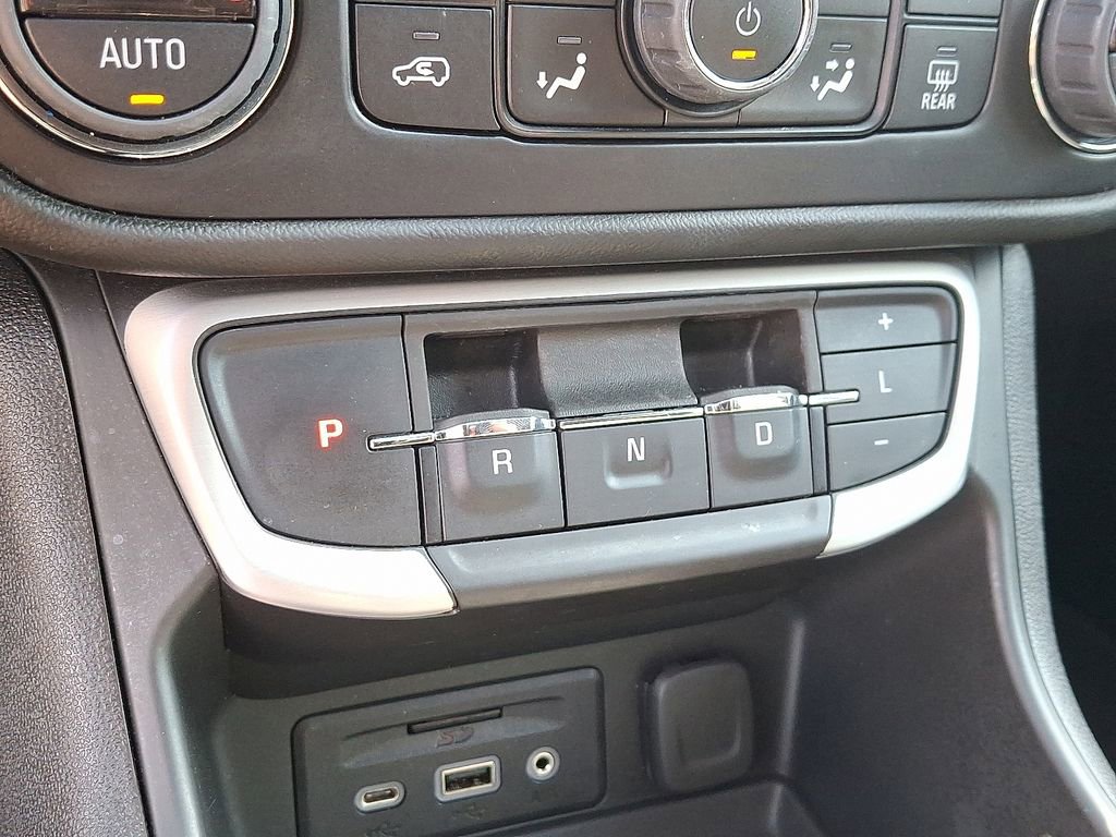 Used 2023 GMC Terrain SLE w/ Driver Convenience Package image 21