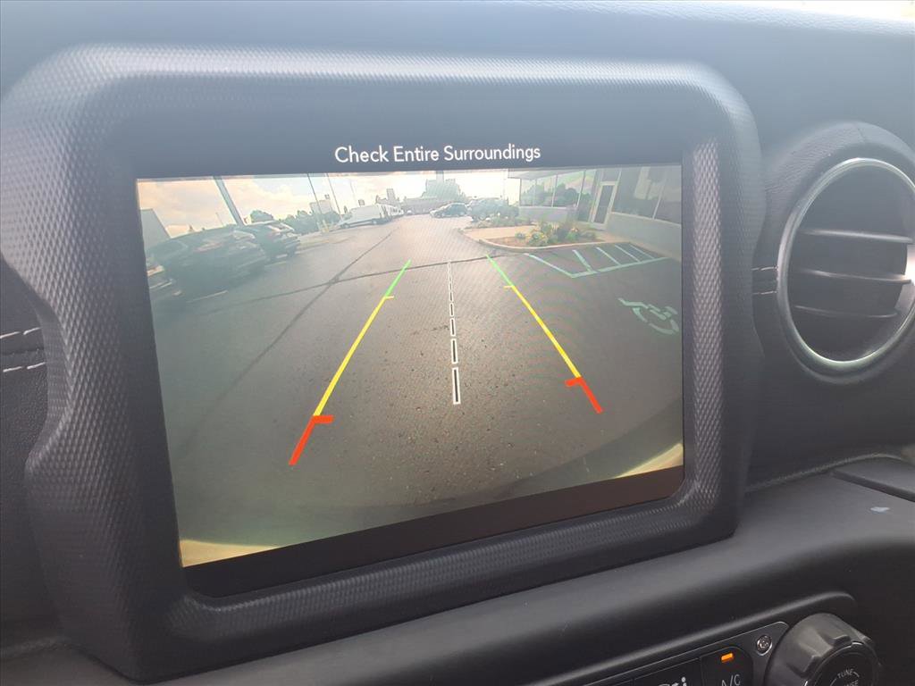 Used 2018 Jeep Wrangler Unlimited Sahara image 17