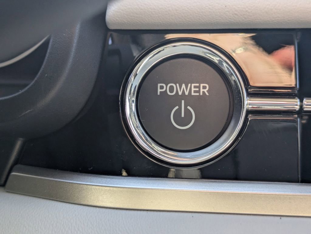 New 2025 Mitsubishi Outlander SEL image 31