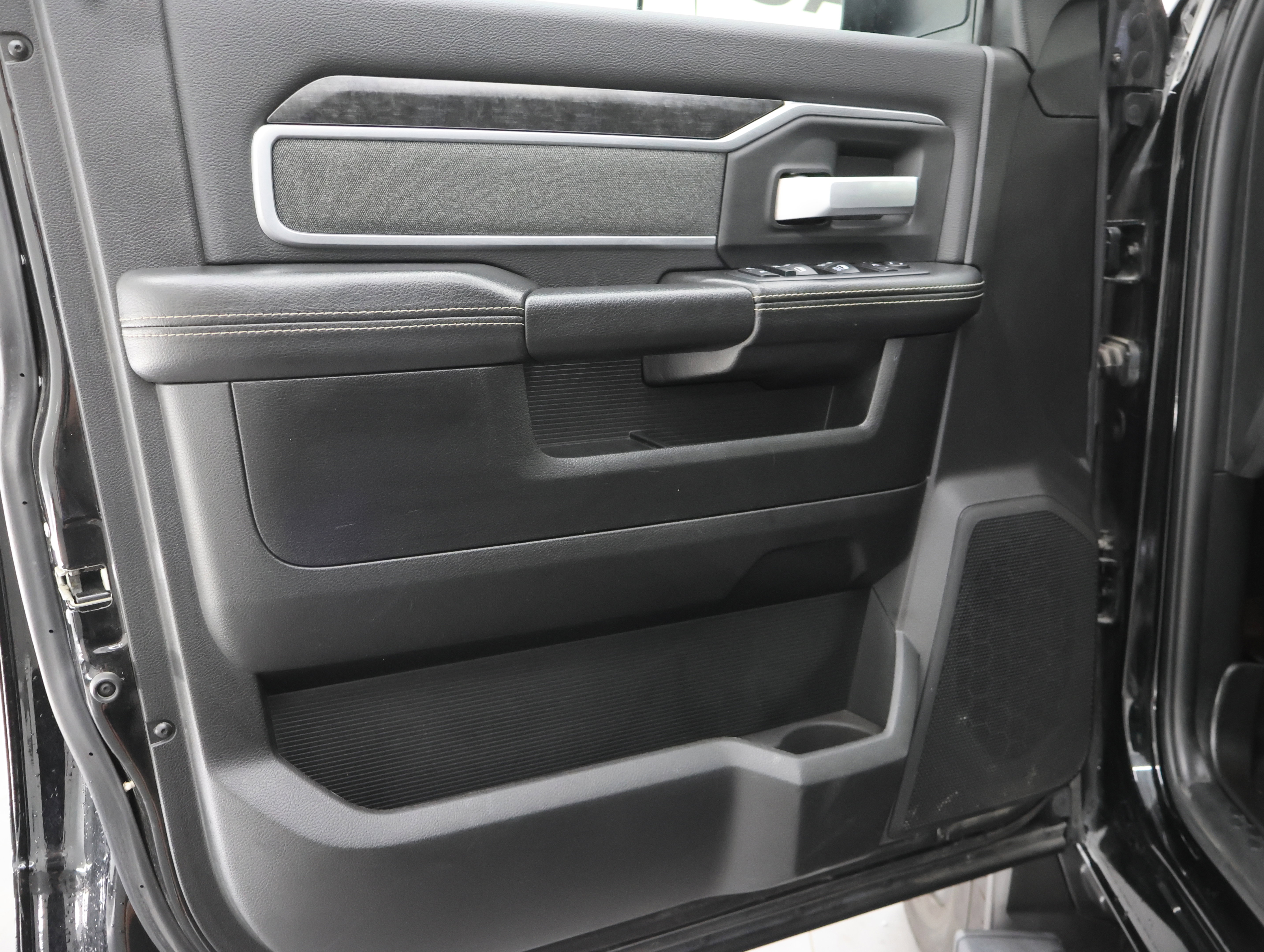 Used 2020 RAM 2500 Big Horn w/ Night Edition AWD/4WD image 40