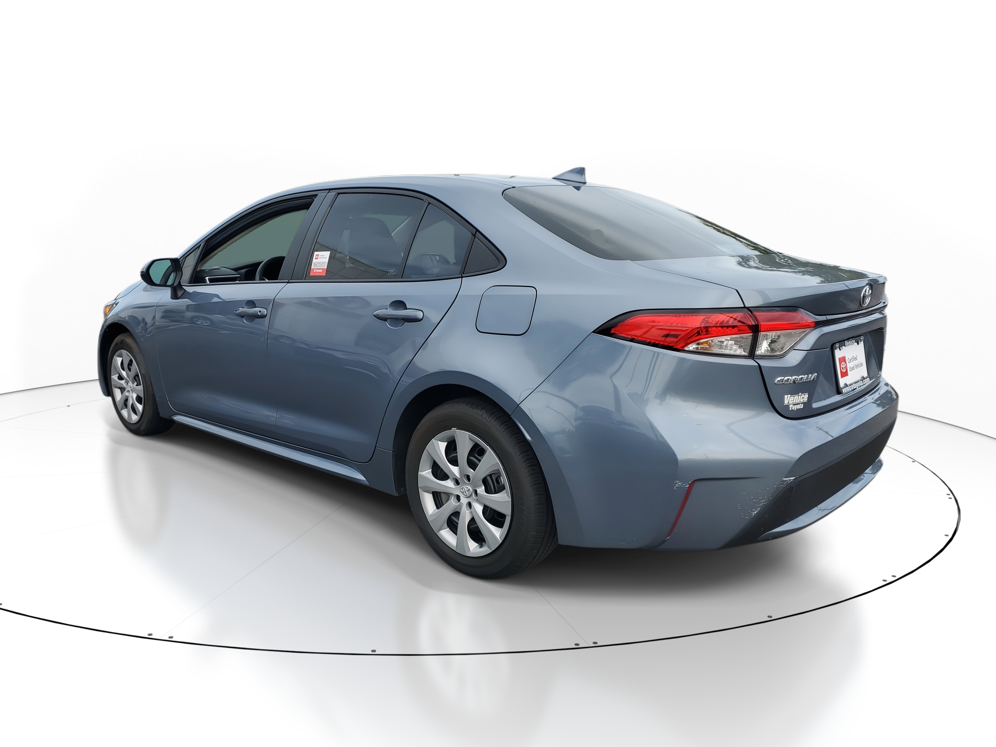 Used 2022 Toyota Corolla LE FWD image 3