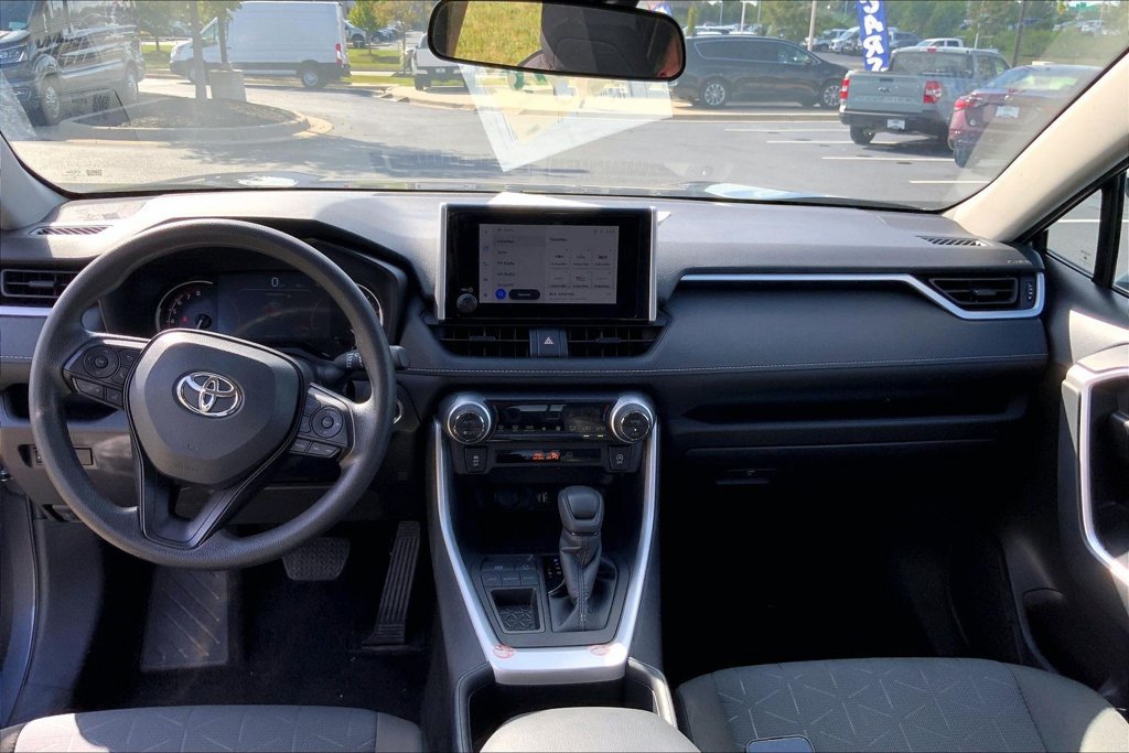 Used 2025 Toyota RAV4 XLE FWD image 10