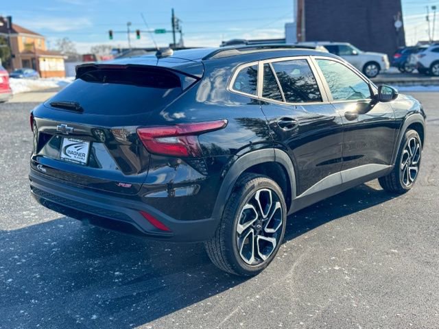 Used 2025 Chevrolet Trax RS w/ Sunroof Package image 8