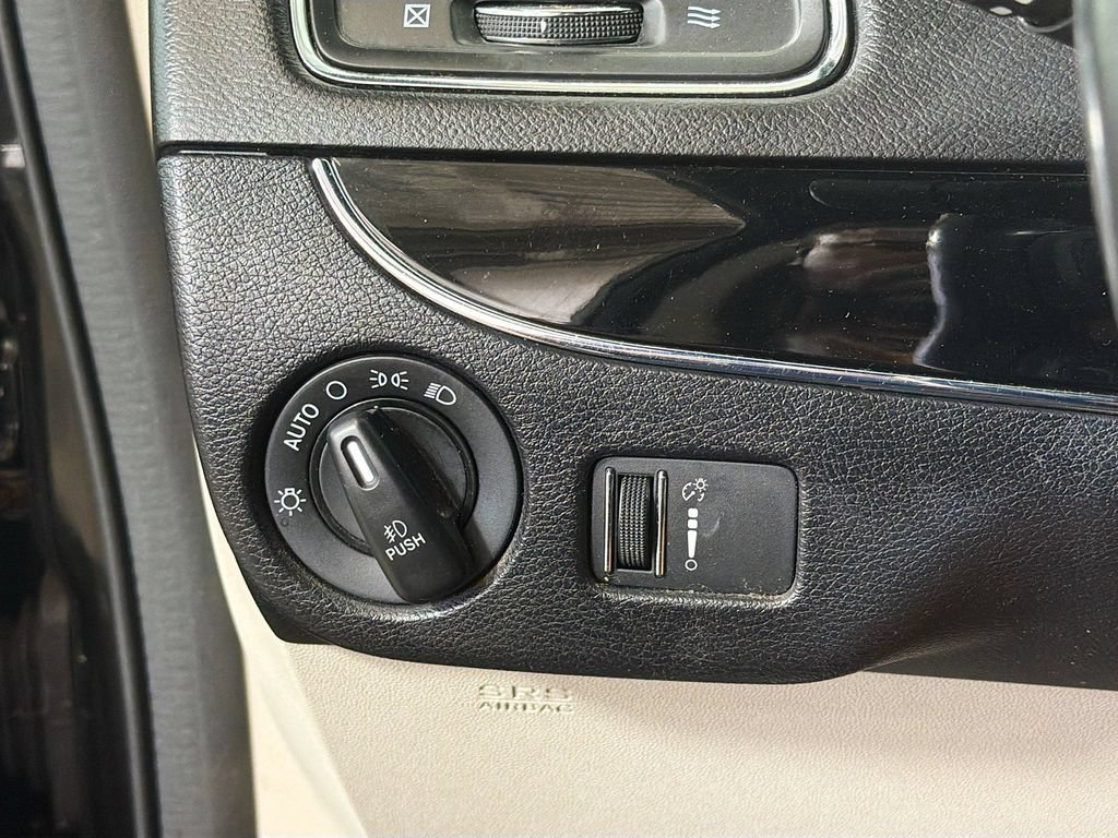 Used 2019 Dodge Grand Caravan SXT FWD image 12