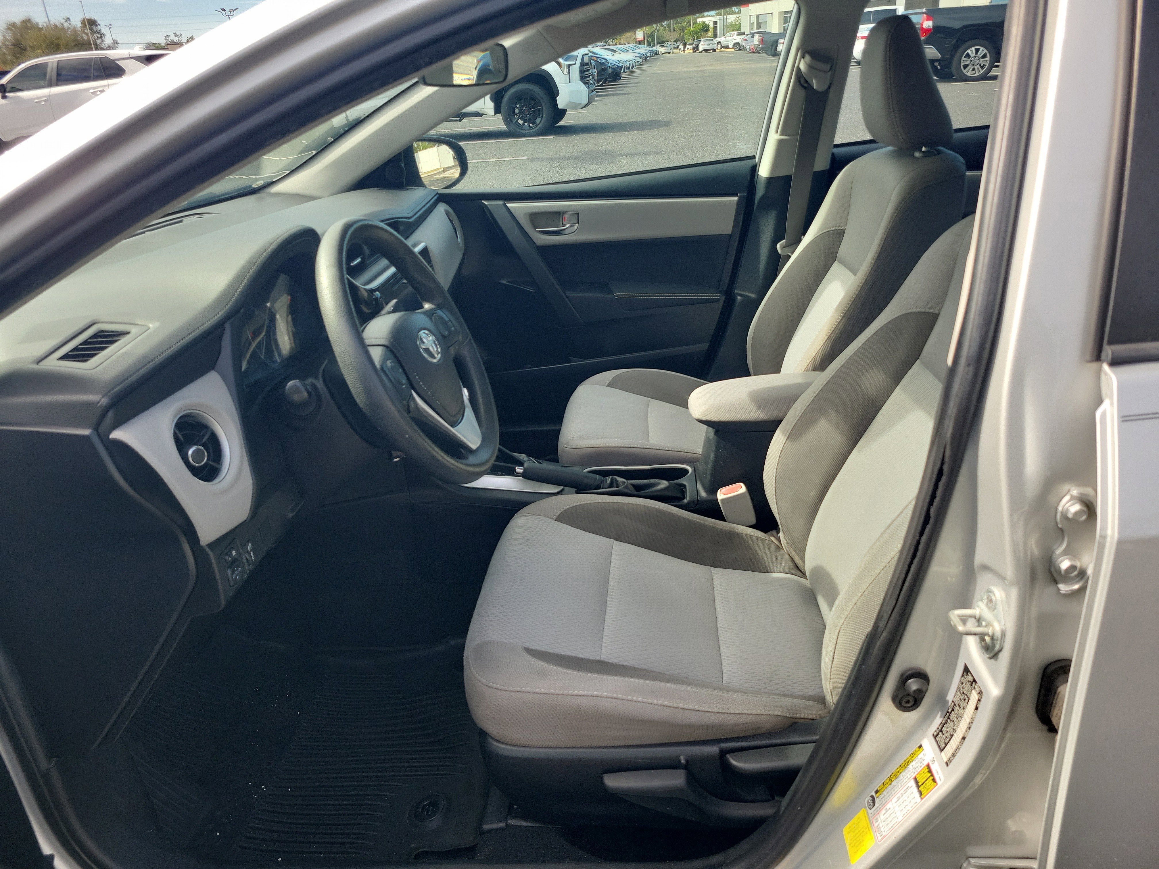 Used 2018 Toyota Corolla LE image 19