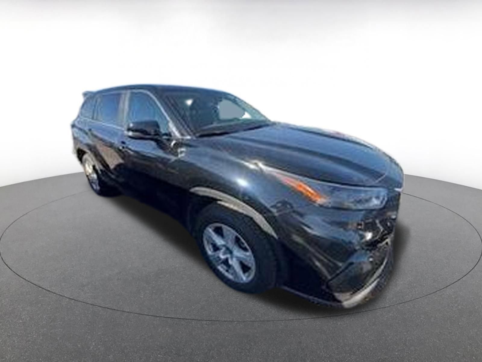 Used 2025 Toyota Highlander LE video 2