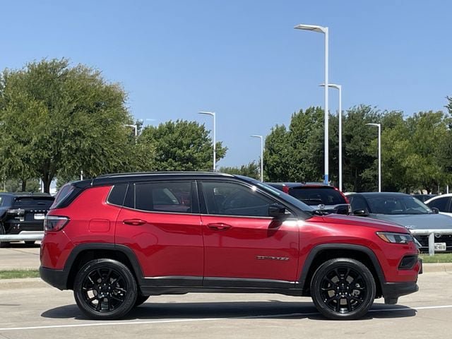 Used 2024 Jeep Compass Latitude w/ Altitude Special Edition AWD/4WD image 3