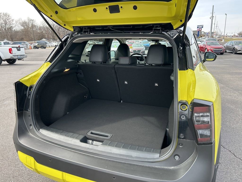 Used 2025 Nissan Kicks SR FWD image 15