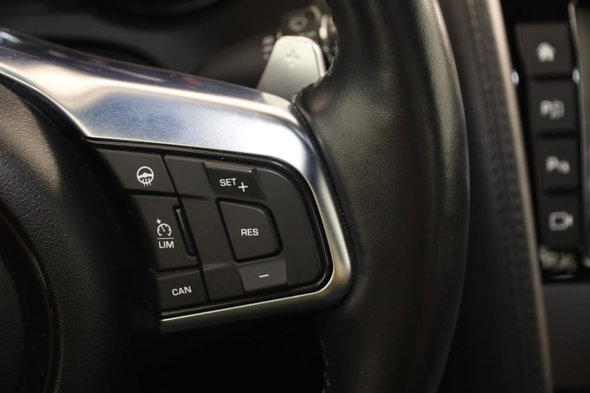 Used 2018 Jaguar F-TYPE R-Dynamic RWD image 55