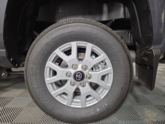 Used 2025 Toyota Tacoma SR5 AWD/4WD image 11