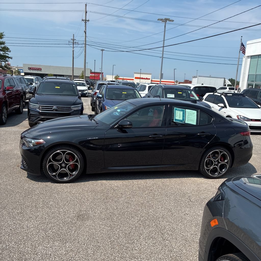 Used 2022 Alfa Romeo Giulia Veloce AWD/4WD image 23