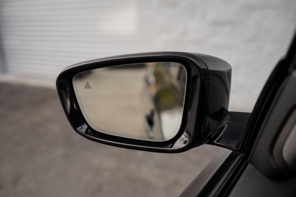 Used 2023 BMW 530e w/ M Sport Package image 38