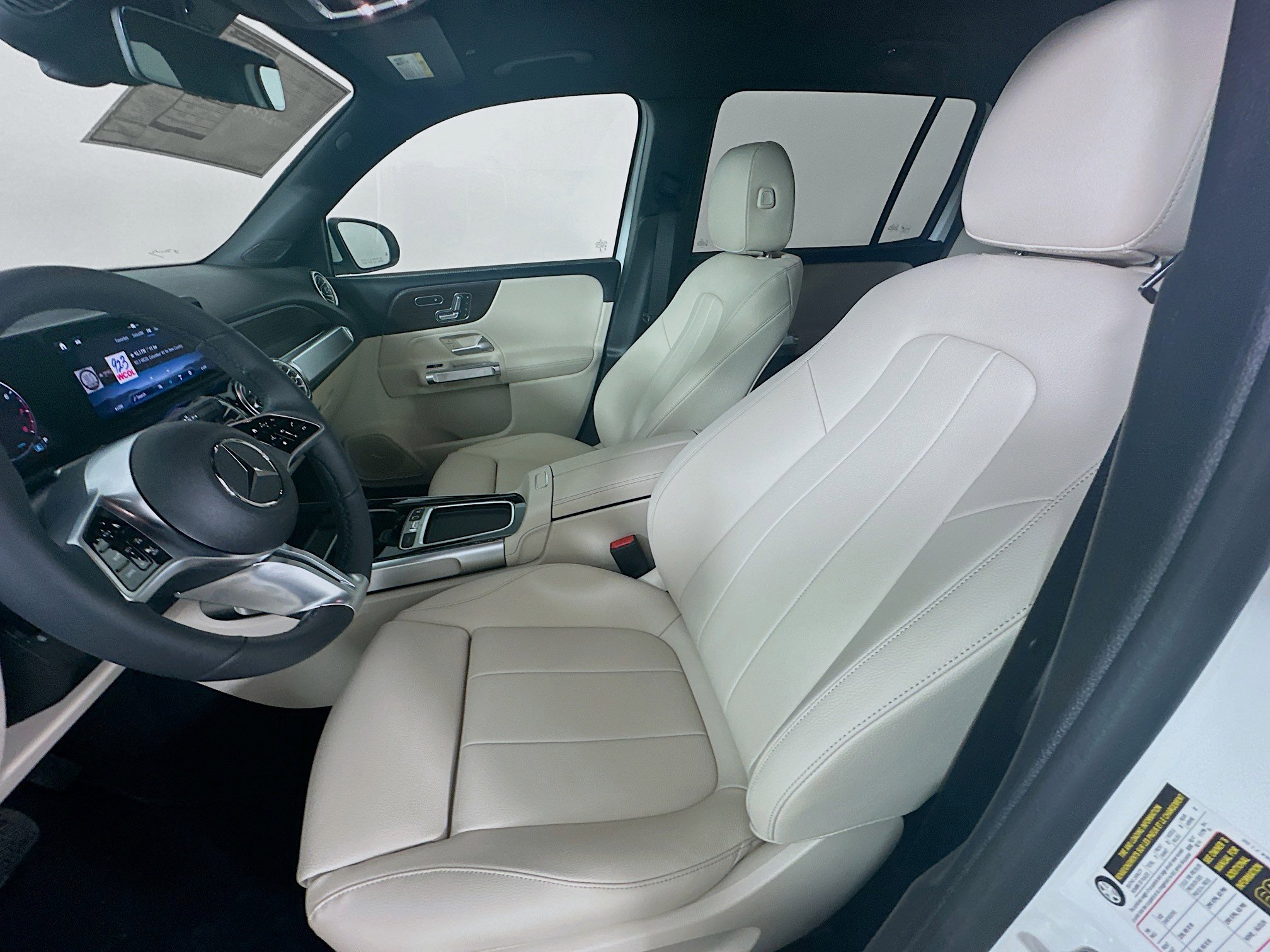 Certified 2025 Mercedes-Benz GLB 250 4MATIC image 27