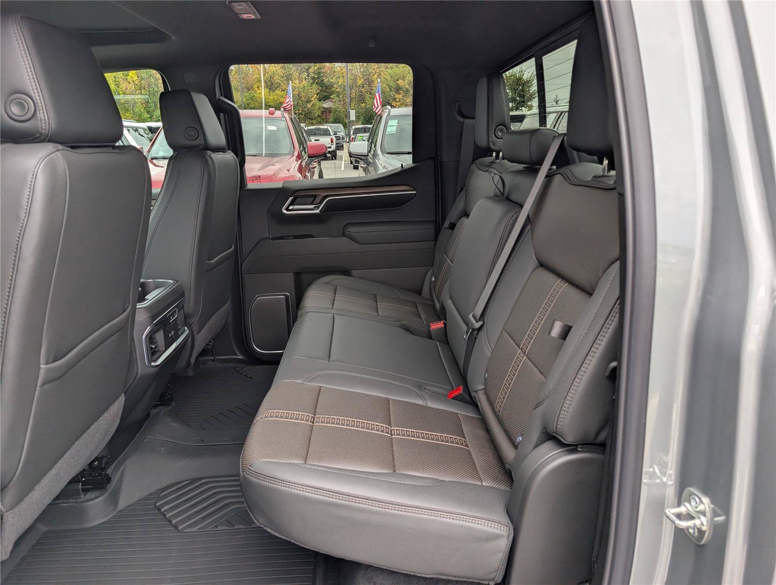 New 2026 Chevrolet Silverado 1500 High Country w/ Technology Package AWD/4WD image 11
