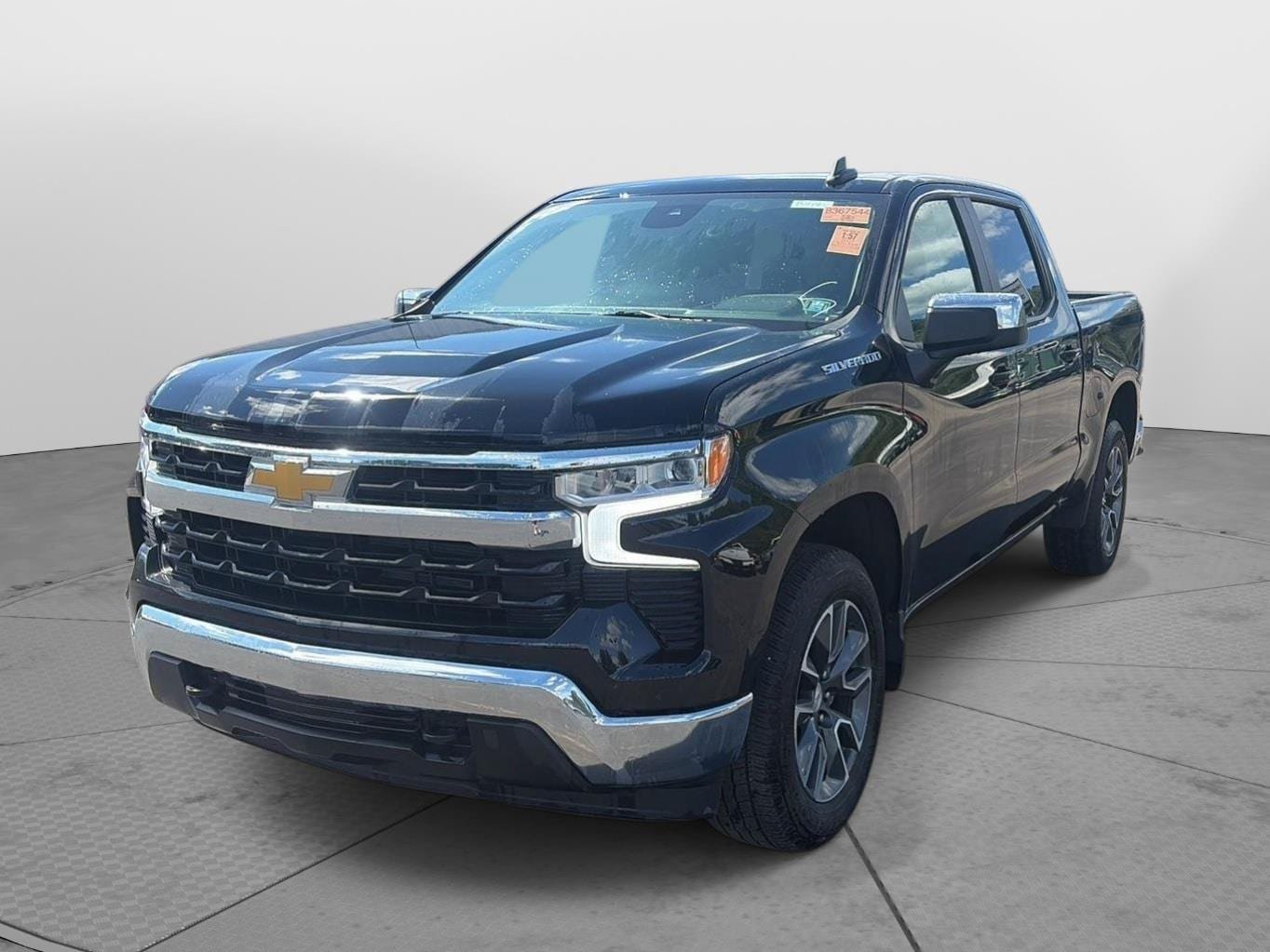 Used 2024 Chevrolet Silverado 1500 LT AWD/4WD image 2