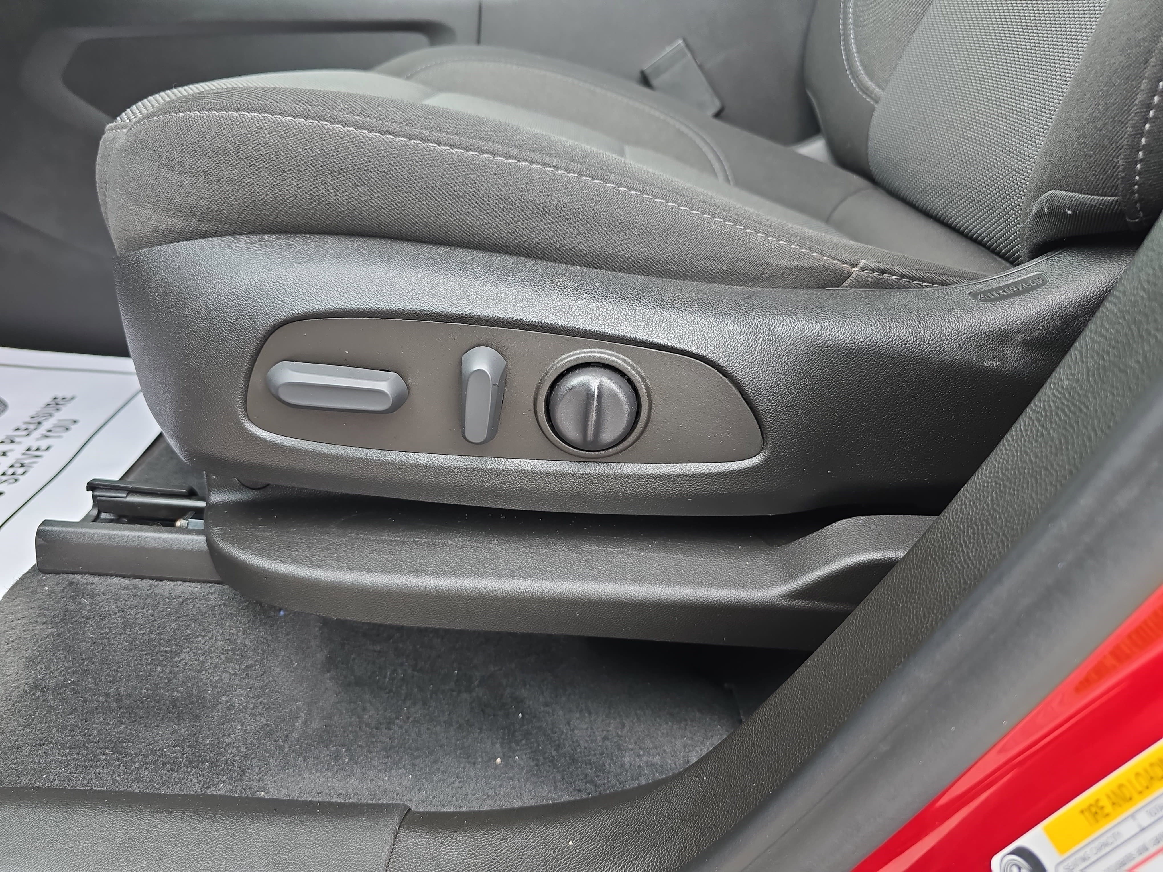 Used 2022 Chevrolet Traverse LT image 29