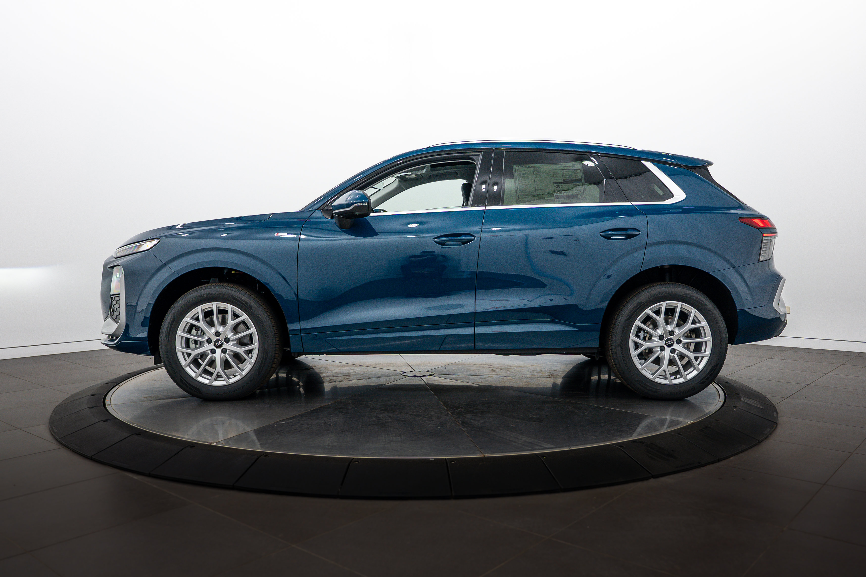 New 2026 Audi Q3 quattro 2.0T AWD/4WD image 7