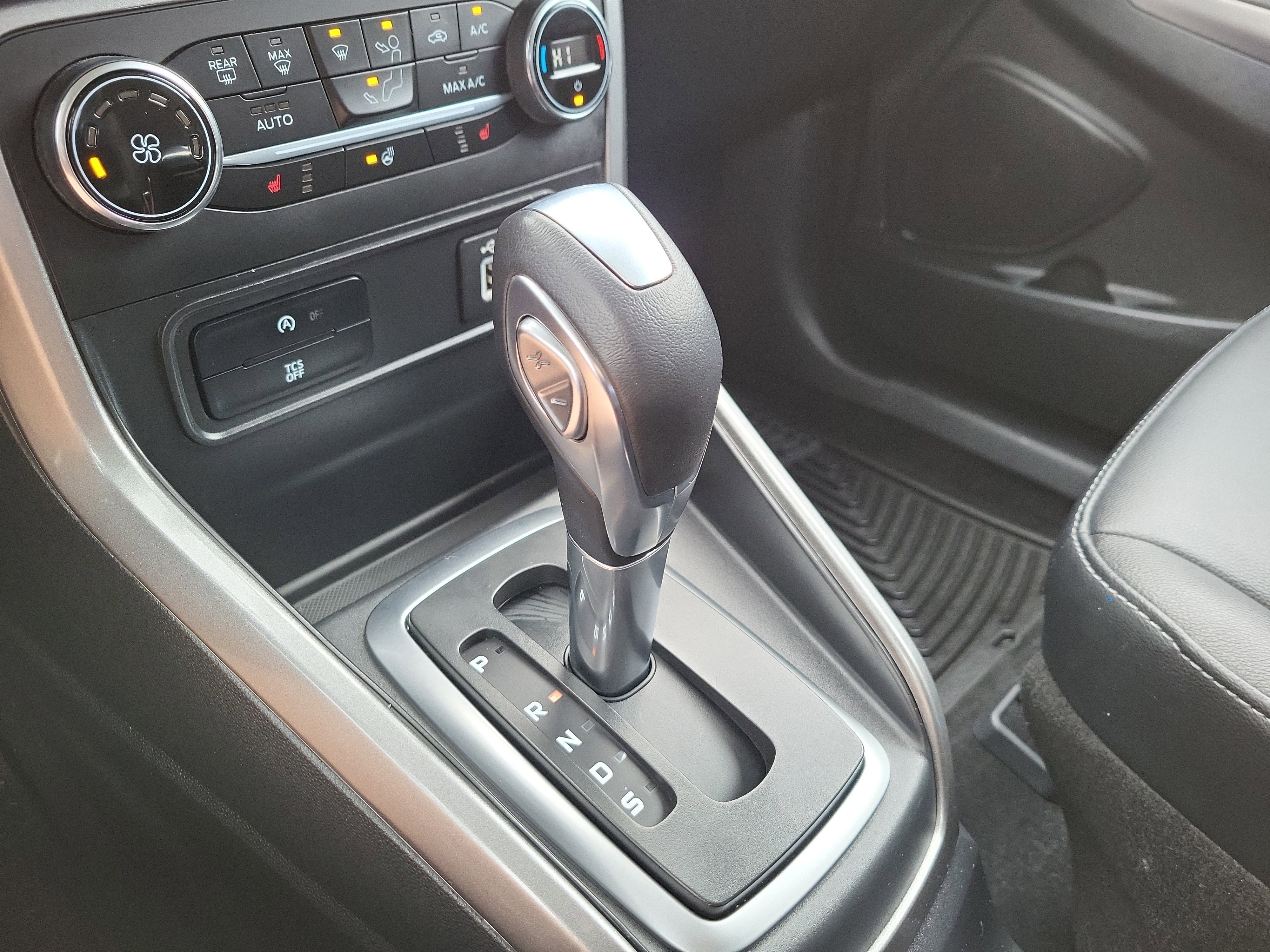 Used 2020 Ford EcoSport SES w/ SES Black Appearance Package image 23