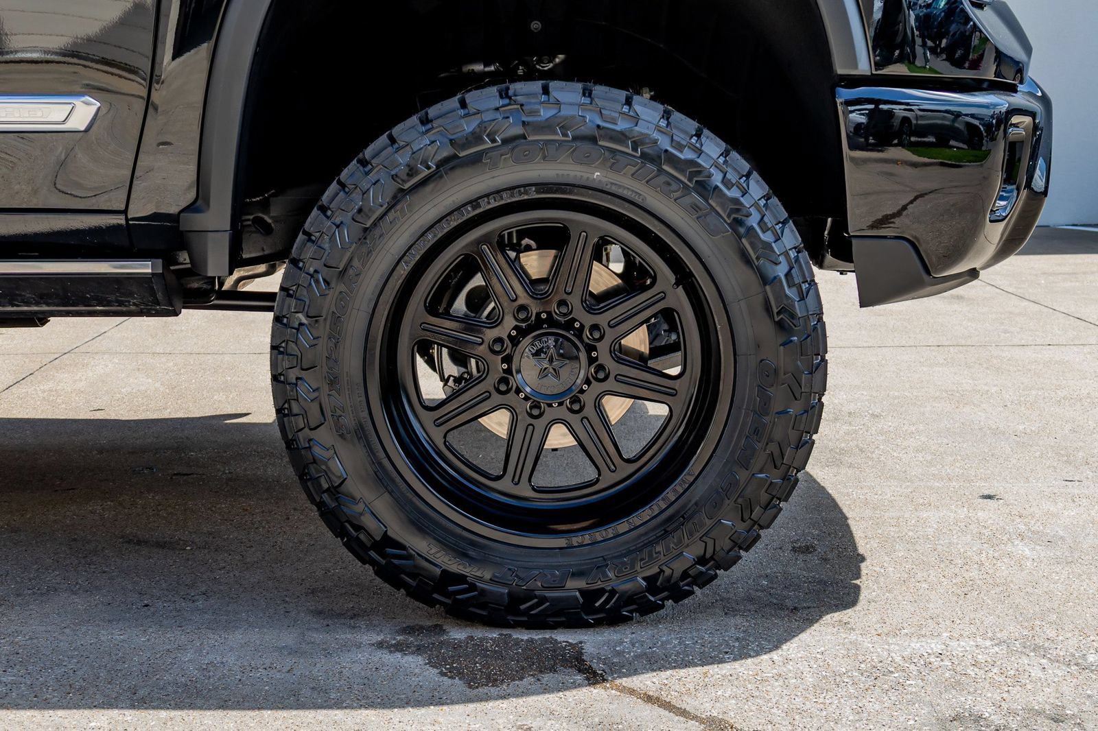 Used 2026 Chevrolet Silverado 2500 High Country w/ High Country Premium Package AWD/4WD image 12