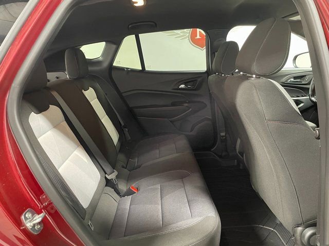 Used 2025 Chevrolet Trax RS FWD image 21