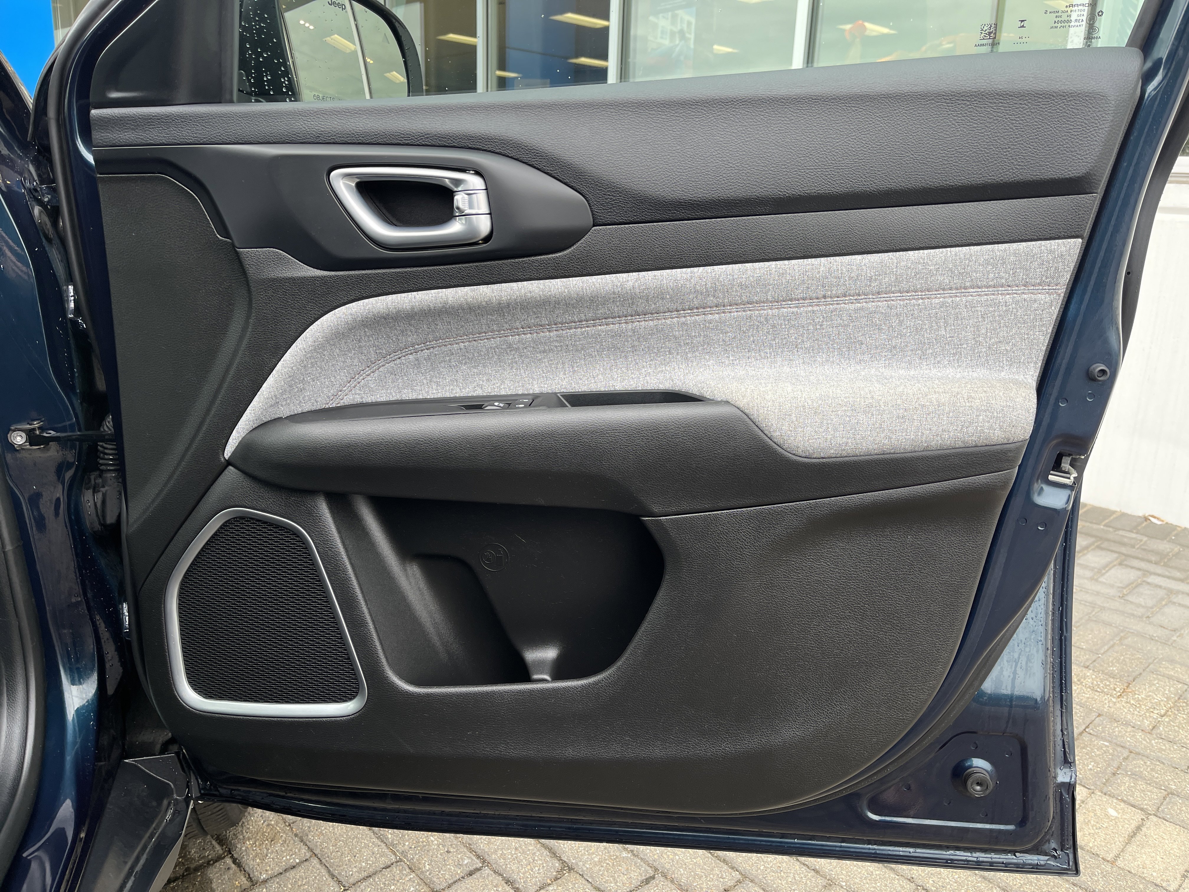 Used 2024 Jeep Compass Latitude image 33