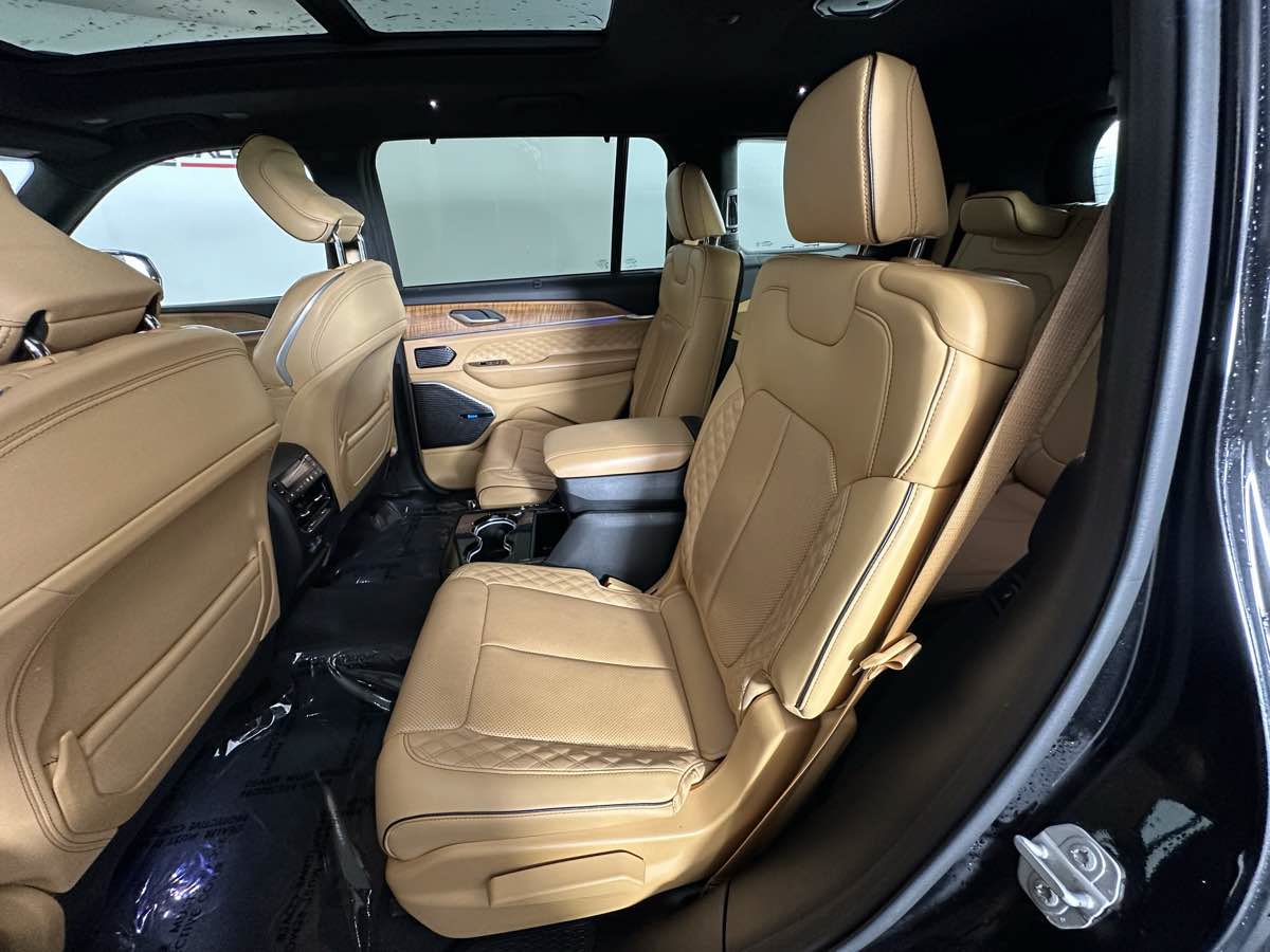 Used 2021 Jeep Grand Cherokee L Summit AWD/4WD image 29