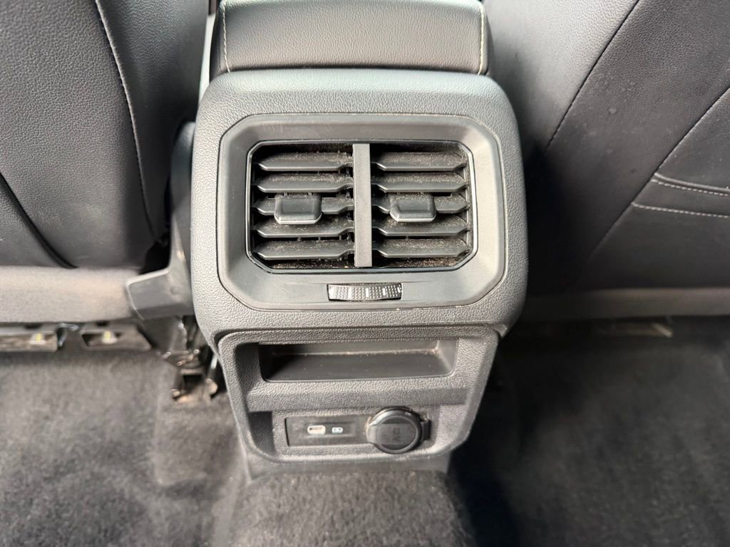 Used 2024 Volkswagen Tiguan SE R-Line image 25