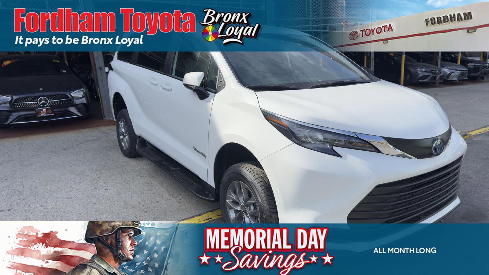 Used 2025 Toyota Sienna LE FWD image 1
