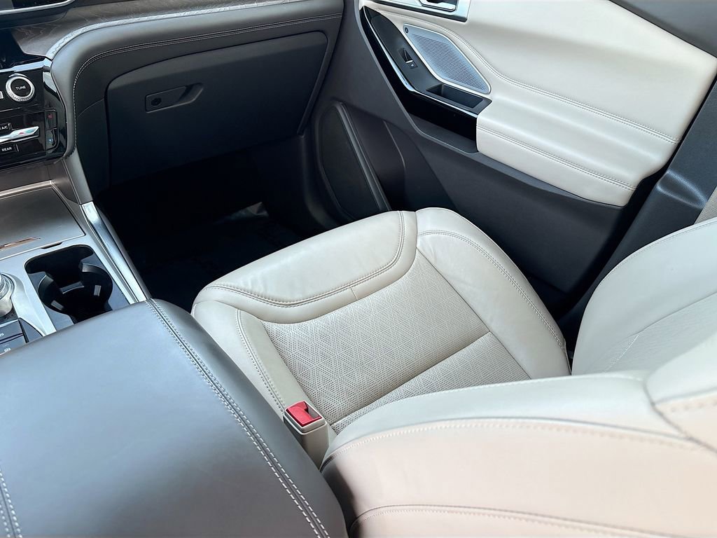 Used 2023 Ford Explorer Platinum w/ Technology Package image 25