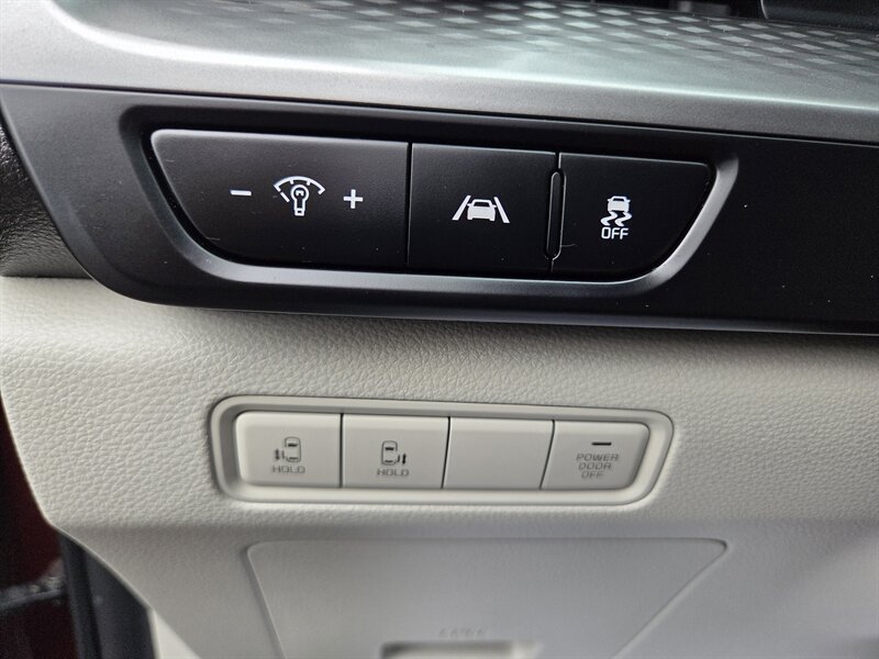 Used 2024 Kia Carnival LX FWD image 14