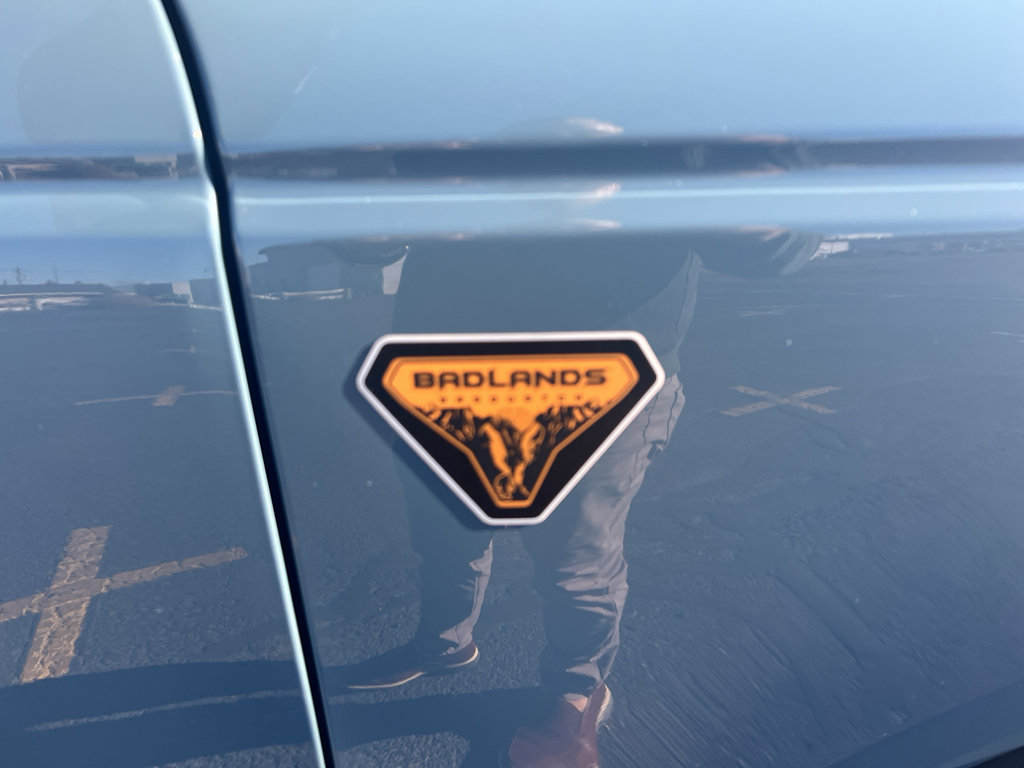 Used 2022 Ford Bronco Badlands image 3