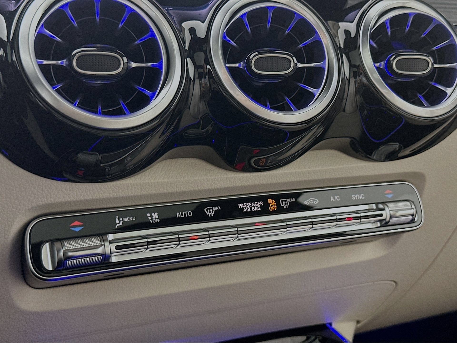 New 2026 Mercedes-Benz GLB 250 image 17