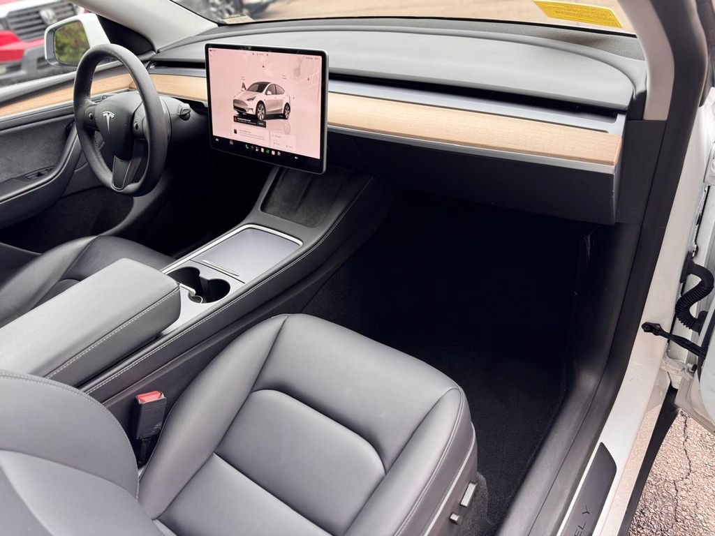 Used 2024 Tesla Model Y Long Range AWD/4WD image 26