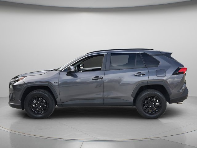 Used 2023 Toyota RAV4 XLE w/ Convenience Package FWD image 3