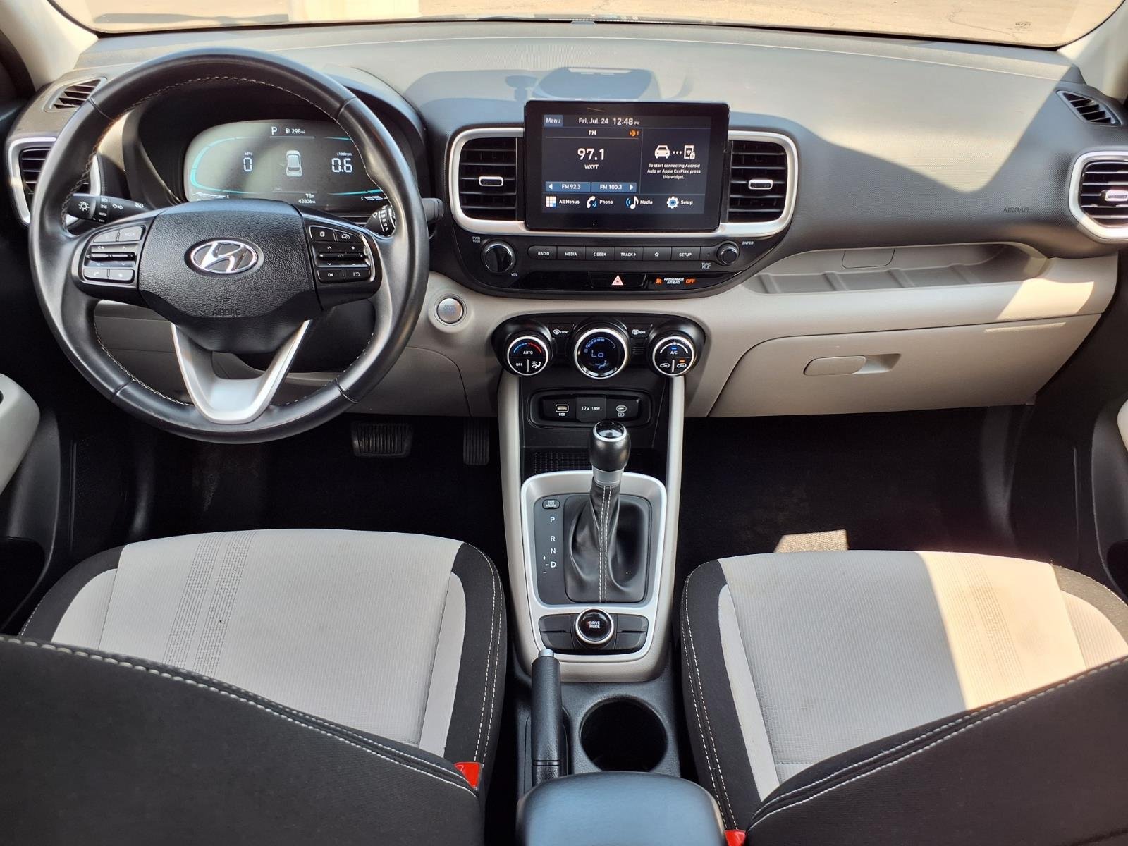Used 2025 Hyundai Venue SEL FWD image 9