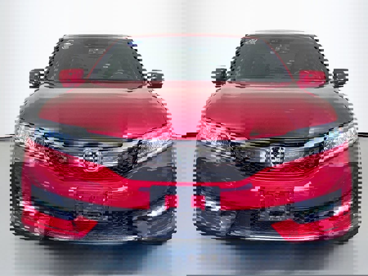 Used 2017 Honda Accord Touring image 2