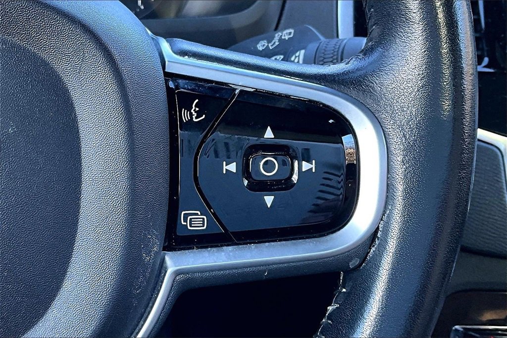 Used 2018 Volvo XC90 T6 Momentum w/ Convenience Package image 14