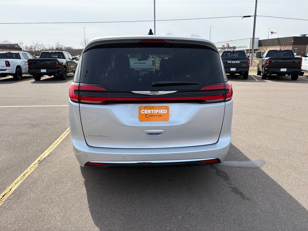 Certified 2023 Chrysler Pacifica Touring-L FWD image 4