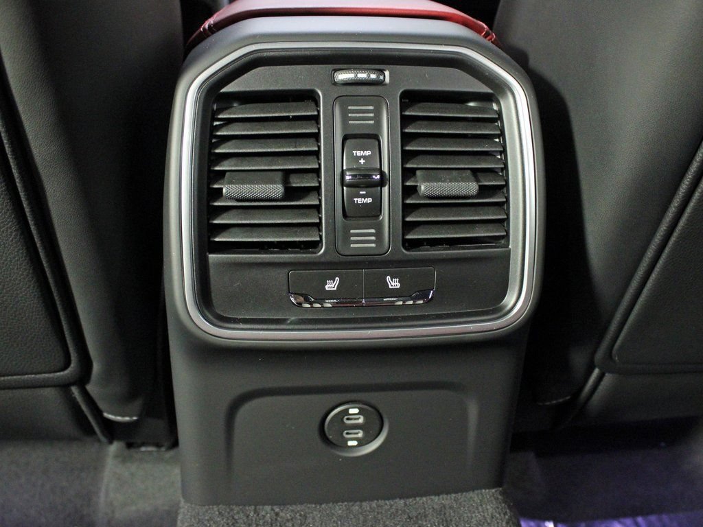 Certified 2026 Porsche Macan AWD/4WD image 37